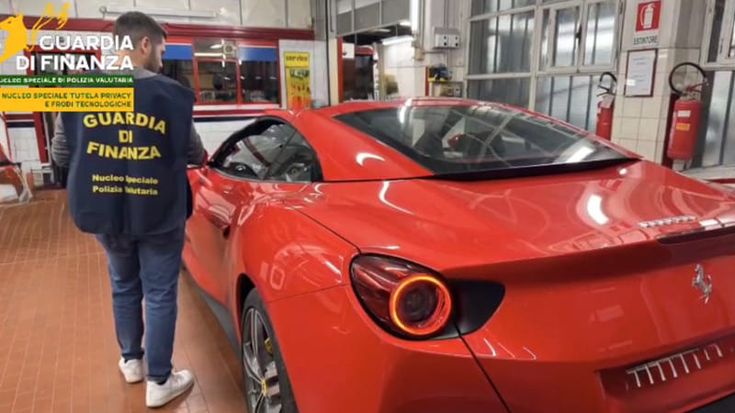 Ferrari, ville, diamanti e yacht: sequestrati beni per 2 milioni al “criptoguru” di Ostia