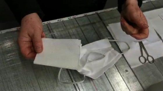 Coronavirus:produceva mascherine in casa,pubblicità on line