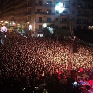 Clementino inneggia alla marijuana durante il concerto a Nocera Inferiore, fascicolo in Procura