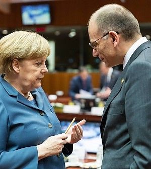 Merkel: "Crisi di governo sia rapida". Obama chiama Letta dall'Air Force One