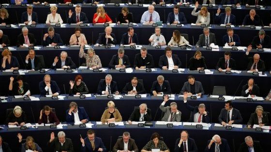 Riforma copyright, cosa prevede il testo sul diritto d'autore varato dal Parlamento Europeo
