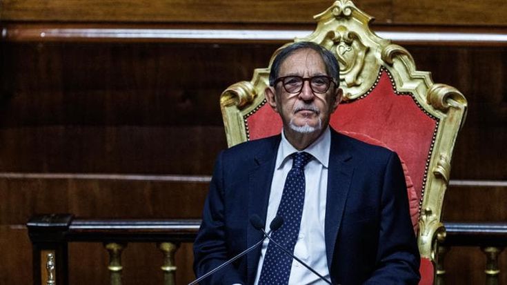 La pace giusta non è mai la resa. La Russa regista che nasconde
