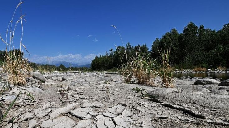 Dove il fiume Orco è diventato pietra e il caldo brucia i campi di mais