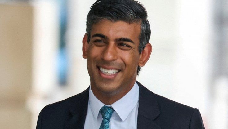 Rishi Sunak sarà il nuovo premier britannico, promette "stabilità e onestà di fronte a gravi problemi economici". Biden: "Nomina rivoluzionaria"