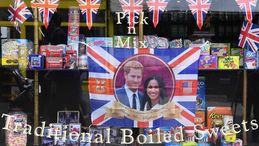 Royal Wedding, i gadget da non perdere: Harry e Meghan fra tazze e tshirt