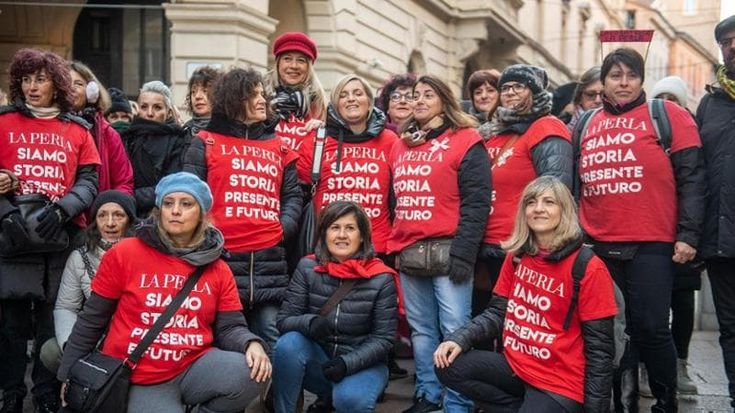 La Perla, nuovo sequestro: il giudice di Bologna mette i sigilli a tutta la società inglese. Le operaie: “Protesteremo a Bruxelles”