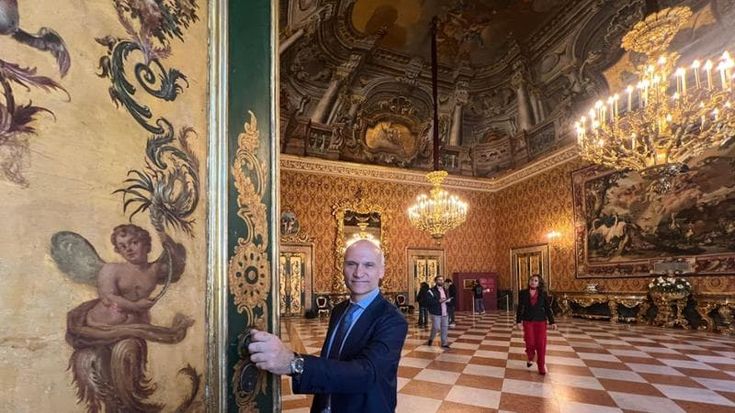 Palazzo Reale, che sfarzo la Prima Anticamera dei Savoia a Napoli