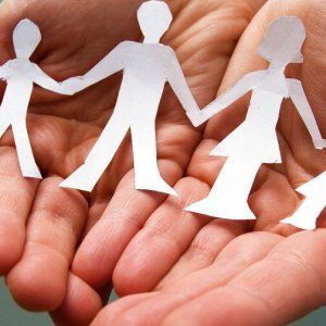 Bonus bebè, Regione Lombardia esclude le famiglie adottive. Le coppie: "Noi genitori al 100% "
