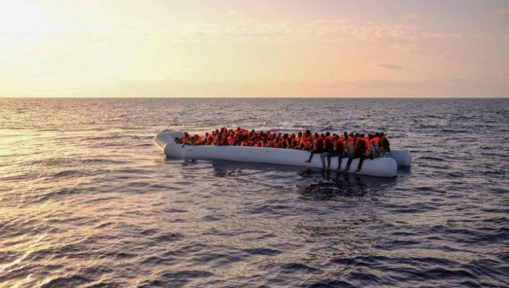 I pm di Ragusa: "Mare Jonio pagata per trasbordo migranti". Tra i quattro indagati Luca Casarini