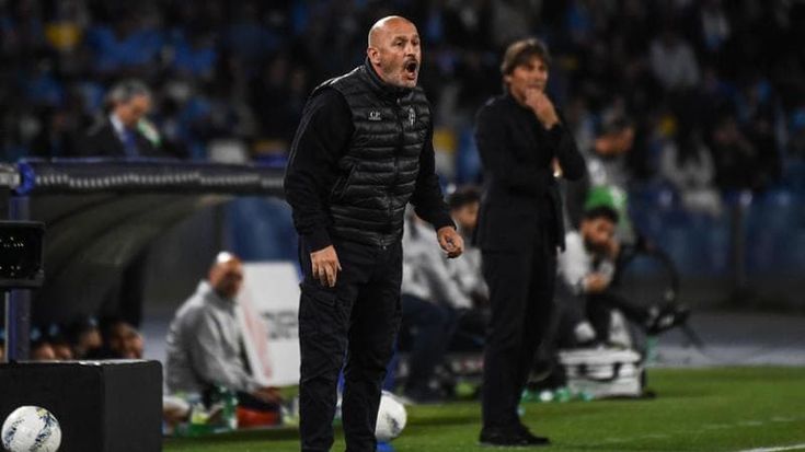 Napoli, ore decisive per il nuovo allenatore: Italiano incontra il Bologna, resiste la pista Allegri