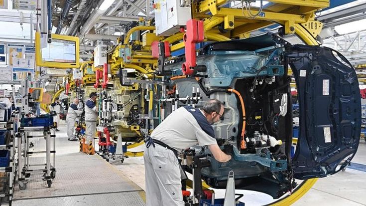 Stellantis, cassa in calo del 30% nel 2026. Un nuovo motore ibrido per Pratola Serra