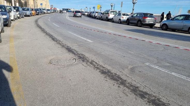 Bari, olio sull’asfalto: corsia chiusa al traffico sul lungomare dal castello al Margherita