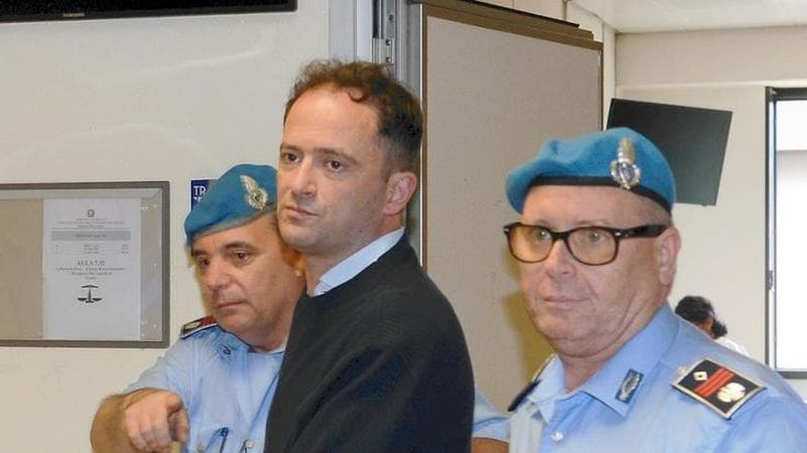 Alberto Genovese condannato per tentativo di violenza sessuale: 1 anno e 3 mesi. Alla lettura della sentenza è scoppiato in lacrime