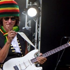 Jeff Beck allo Stupinigi Sonic Park, Il rock teatrale dei Frati Meridiani
