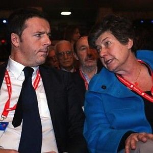 Lavoro, il governo chiede la fiducia sul Jobs Act. Renzi: "Teniamo botta"
