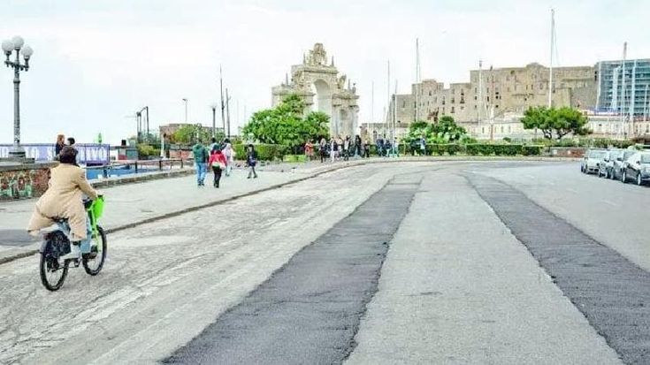 Lungomare, lunedì riapre il cantiere. Sarà pavimentato in pietra lavica etnea