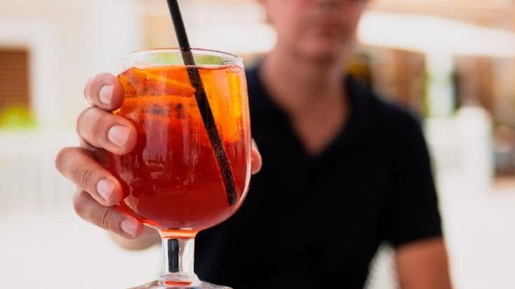 Aperitivo: pulizia del locale e igiene del bagno requisiti fondamentali per un drink fuori casa