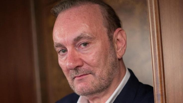 Lo scrittore Lawrence Osborne: ecco come è uscito dalla dipendenza dall'alcol