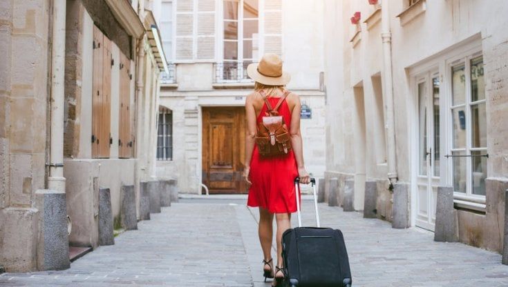 Leggera ripresa per il turismo in Italia nel 2021: il calo delle presenze colpisce soprattutto grandi città e località montane