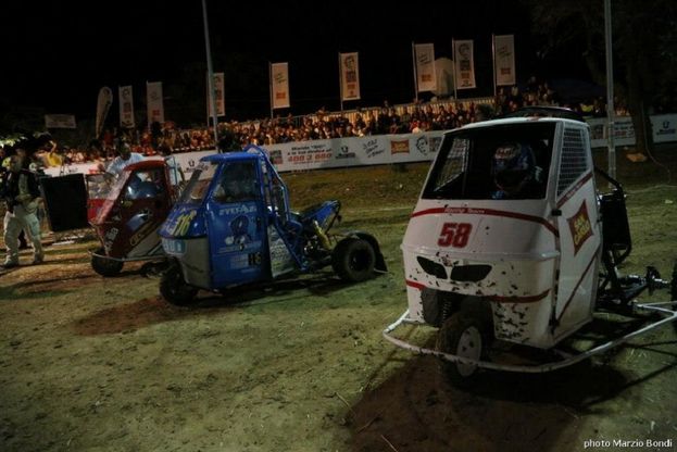 Il rally degli apecar <br />guidati dai campioni