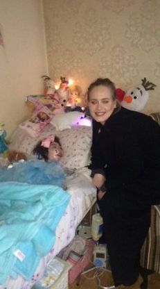 Belfast, Adele visita a sorpresa ad una piccola fan malata