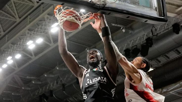 Basket, Bologna non fa sconti. Brescia è seconda: ora i play-off. Cremona, il titolo passa a Roma