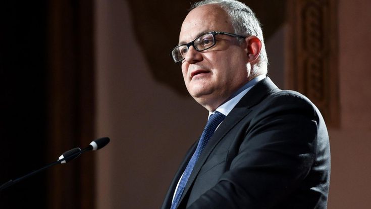 Licenziamenti, è scontro. Tre miliardi alle Pmi