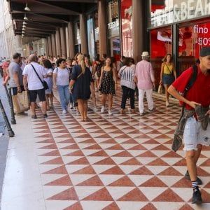 Consumi al palo, per Confesercenti cresceranno al minimo dal 2014