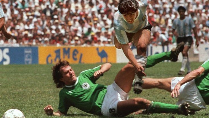 Morte Maradona, il ricordo di Bruno Gentili: "Quando dopo la finale mondiale mi ritrovai al suo tavolo" 