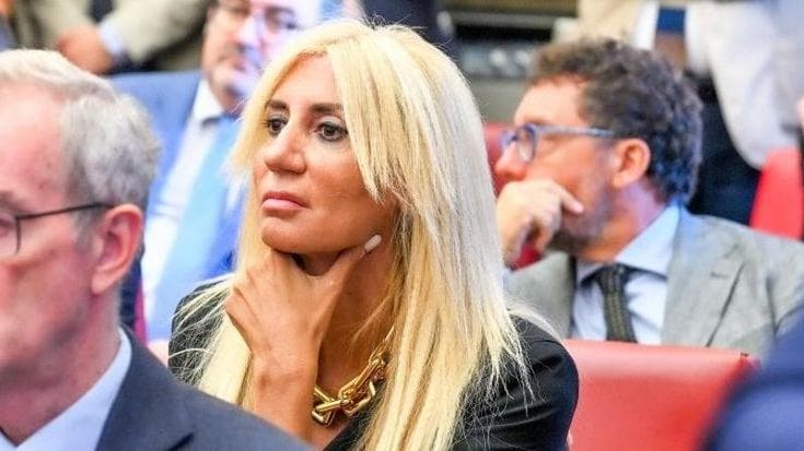 Prescrizione per abusi su minori, sospesa e trasferita la pm Sinatra: è la magistrata che denunciò molestie dal procuratore