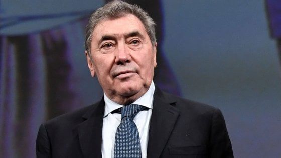 Ciclismo: Eddy Merckx cade in bici, ricoverato per trauma cranico