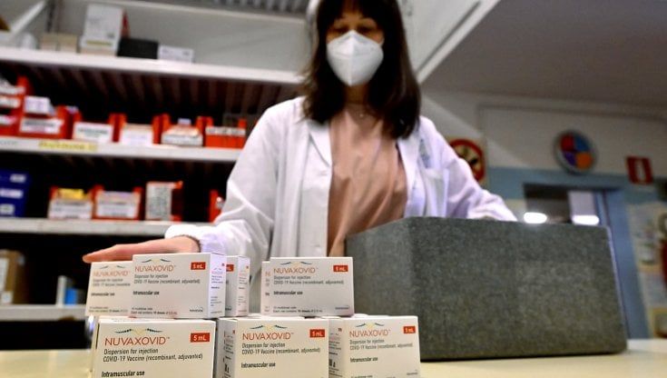 Covid, al Maggiore il vaccino Novavax. Prosegue il calo dei ricoveri