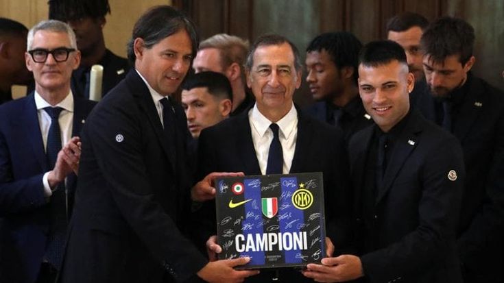 Ambrogino d’Oro ai giocatori dell’Inter, la cerimonia a Palazzo Marino. Sala: “Dovrei essere istituzionale, ma il mio interismo viene fuori...”