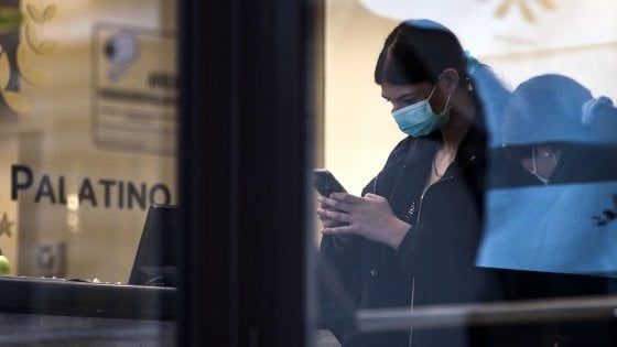 Coronavirus, lo Spallanzani: "Cittadino romeno negativo al test, coppia cinese in discrete condizioni"