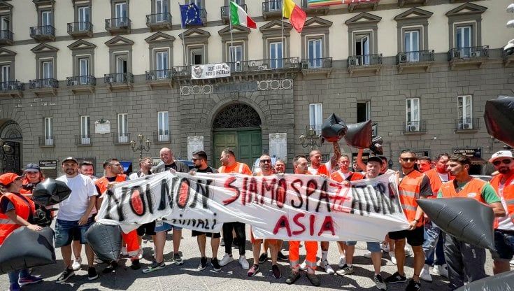 Napoli, concorso operatori ecologici: 10 mila domande in 2 giorni per 500 posti