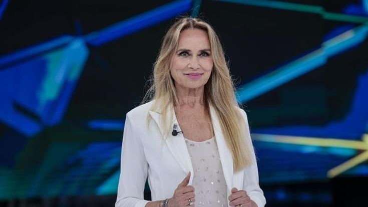 Gloria Guida: “Sui set delle docce spuntava gente ovunque, perfino arrampicata alle luci”