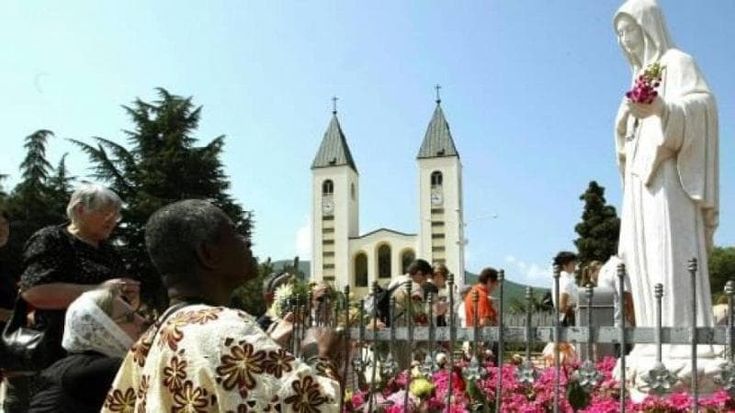 Vandalizzata la statua della Madonna di Medjugorje: “I veggenti sono impostori”