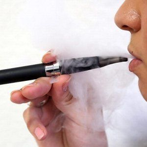 Cnr: "La sigaretta elettronica non è innocua come sembra"