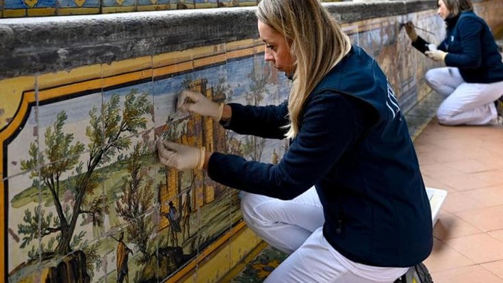Napoli, chiostro di Santa Chiara: via ai restauri da 2 milioni, cantieri aperti ai turisti