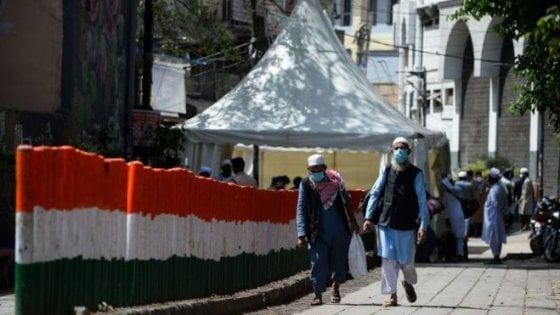 Saba Naqvi e i musulmani dell'India: "I media e i social hanno indicato in loro la causa del Covid nel Continente"