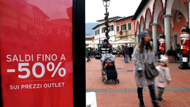 Moda, il mercato è in crisi. “Ora limitare gli outlet”