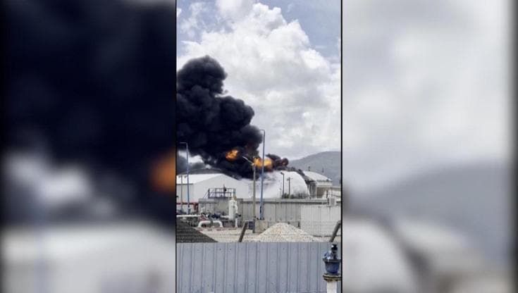 Israele: missile su raffineria ad Haifa, scoppia un incendio
