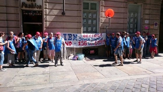 Torino, lavoratori Ibm ancora in piazza. La Regione: "Subito un tavolo al ministero"