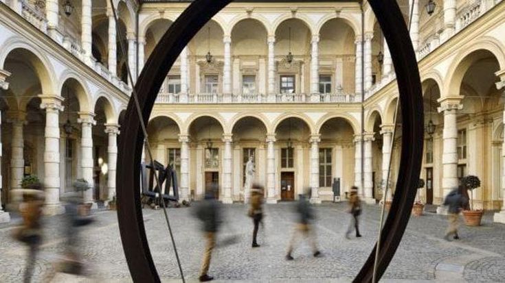 “Stanca delle troppe irregolarità”: avvocata lancia la sfida ai concorsi su misura negli atenei