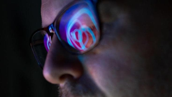 Non postiamo più. Se i social sono ormai diventati media passivi (come radio e tv)