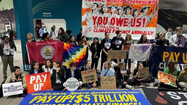 Cop29: vietato manifestare, “potete solo mormorare”. E gli attivisti per protesta schioccano le dita
