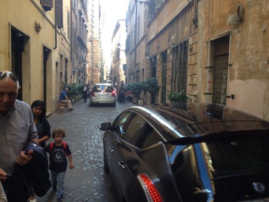Via dei Coronari, i residenti<br />"Fermate questo degrado"<br />&nbsp;