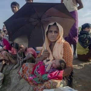 Bangladesh, "Scappano senza portarsi nulla e camminano per giorni e giorni"