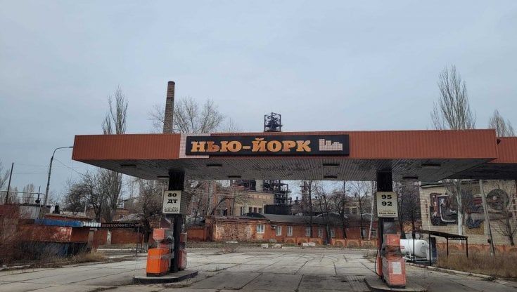 Tra i resistenti ucraini di N’ju-Jork , la città-trofeo con il nome americano che è una sfida per i russi