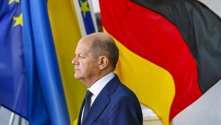 Germania, Scholz lancia un piano anti-rincari da 65 miliardi. Agli studenti una tantum da 200 euro